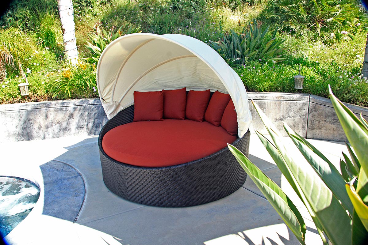 5 Best Outdoor Beds For Relaxing In The Sun